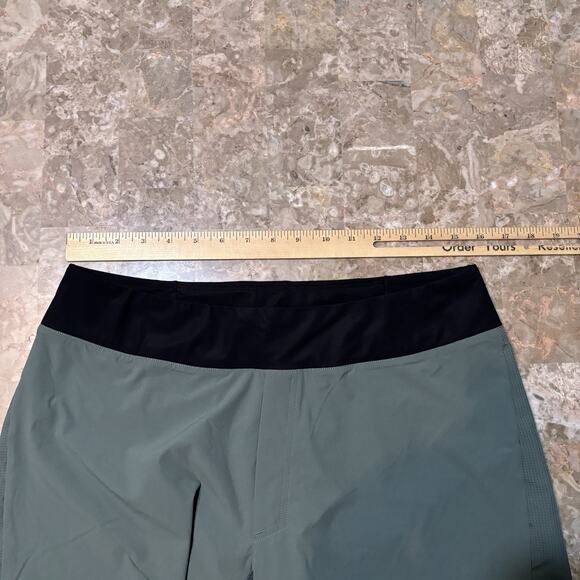 On Cloud Running Shorts Mens Large Green Lightweight Lined Performance Gym - Picture 3 of 10